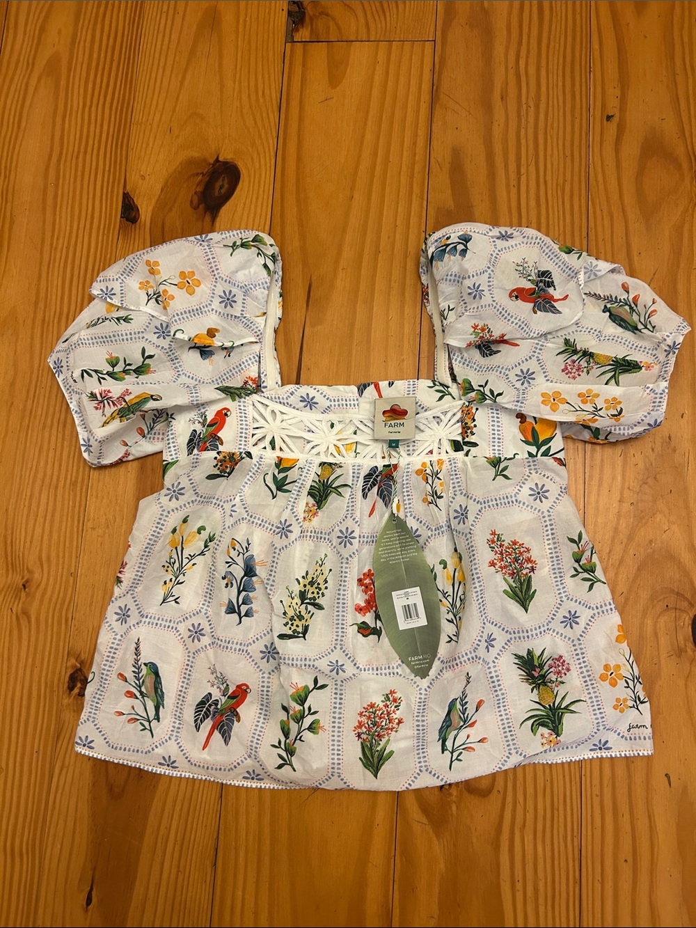 FARM Rio White Puff-Sleeve Botanical & Parrot Print Top - Picture 3 of 4
